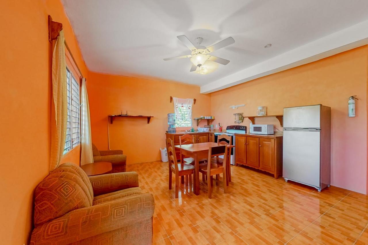 De Real Macaw Appartement Caye Caulker Buitenkant foto